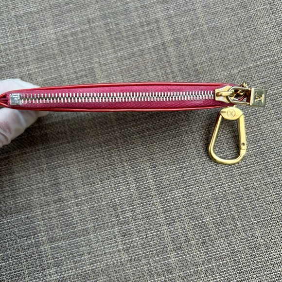 💯% Auth. Louis Vuitton Key Cles Vernis red - Picture 15 of 17